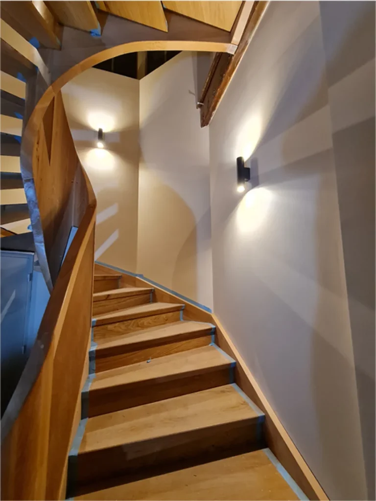 Escalier en bois élégant et moderne par CRC